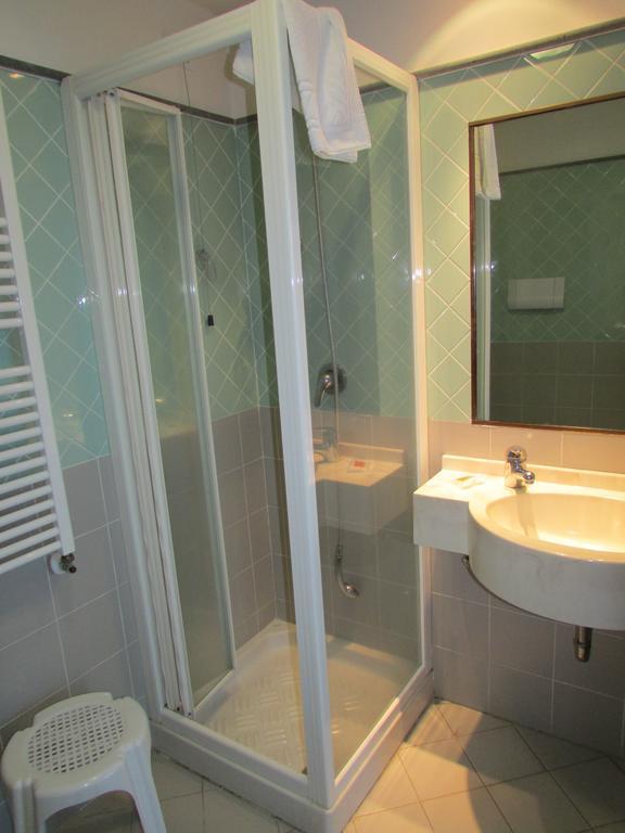 Emmaus Hotel Zafferana Etnea Oda fotoğraf